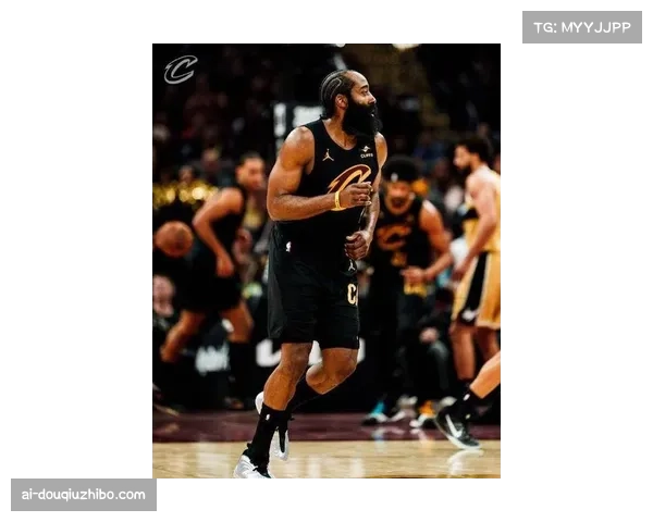 梅里尔在哈登体系下三分10中9砍32分创生涯新高